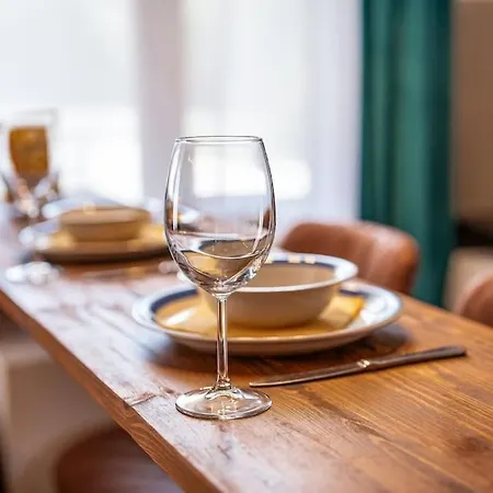 Apartment Mountain - In And Out - Free *