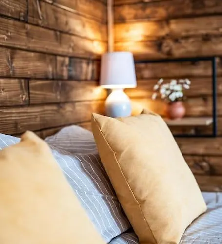 Lejlighed Mountain - In And Out - Free